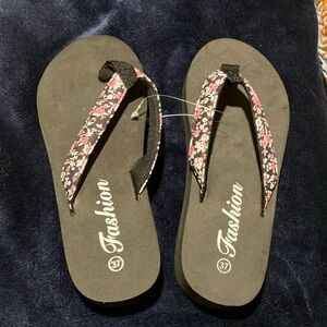 New Fashion Floral Fabric Flip Fops Size 6/37